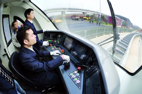 考火車司機必須是在職人員嗎？
