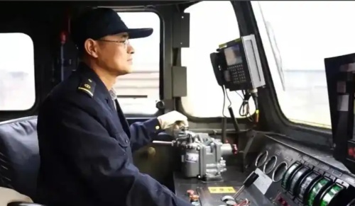 火車司機(jī)駕駛證怎么考？