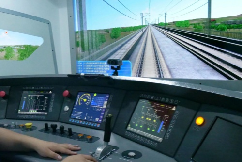 想當(dāng)火車司機(jī)？中專學(xué)歷也能報(bào)名！穩(wěn)定高薪 + 鐵飯碗！