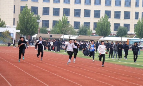 石家莊東華鐵路學校招生有年齡限制嗎？